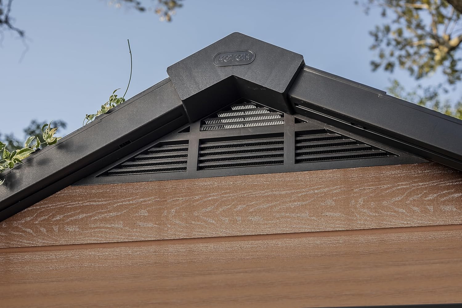 Aerovix™ | 7.5x9ft Newton Garden Shed — Brown Wood-Effect Resin Outdoor Shed